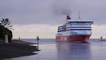 The Spirit of Tasmania enters the heads - 2008
